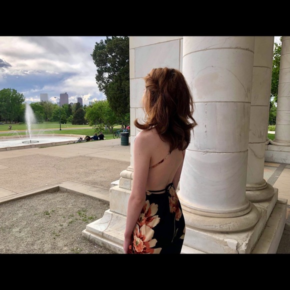 ❣️Sale❣️Open-Back Black Floral Maxi - Picture 4 of 7